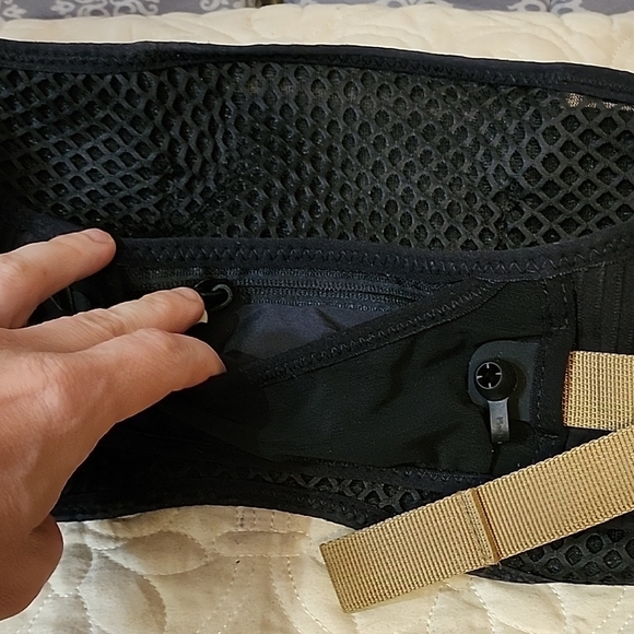 Evadict Black and Tan Running Belt - Picture 9 of 14